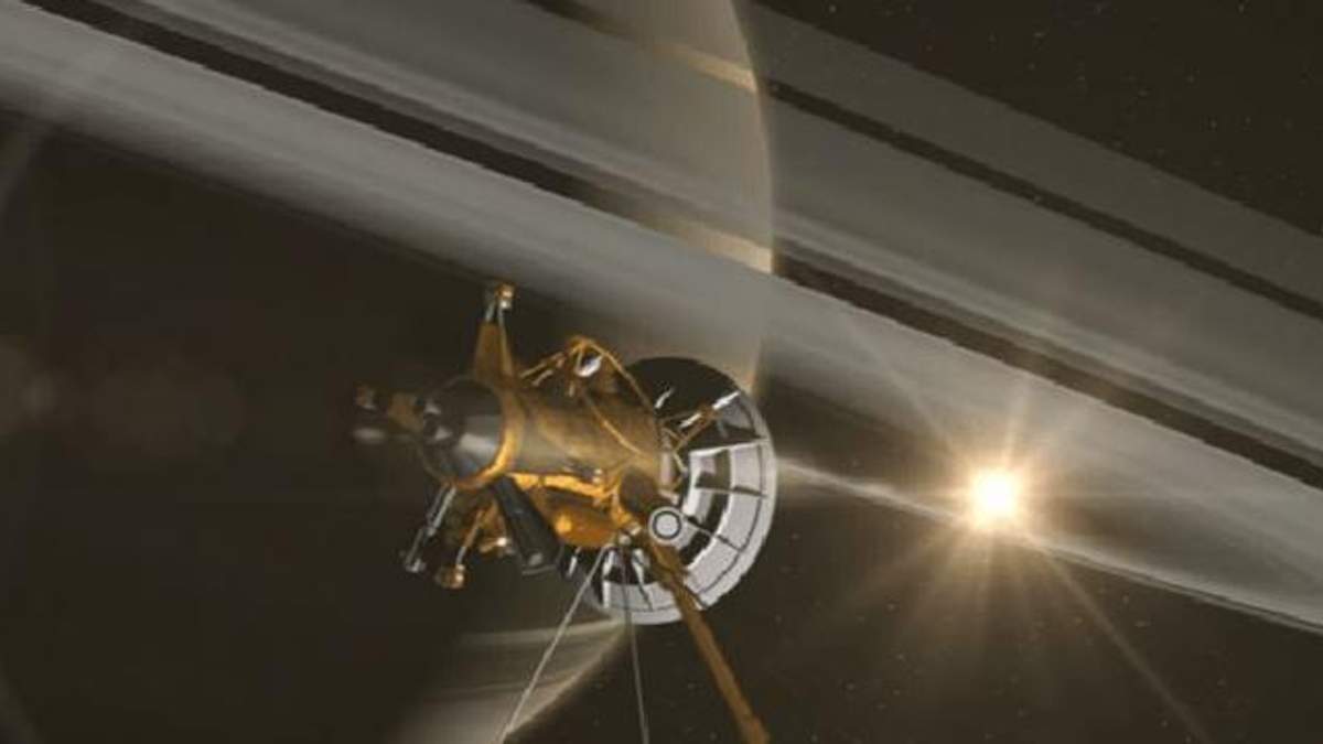 Зонд Cassini передал на Землю очередное необычное фото Сатурна