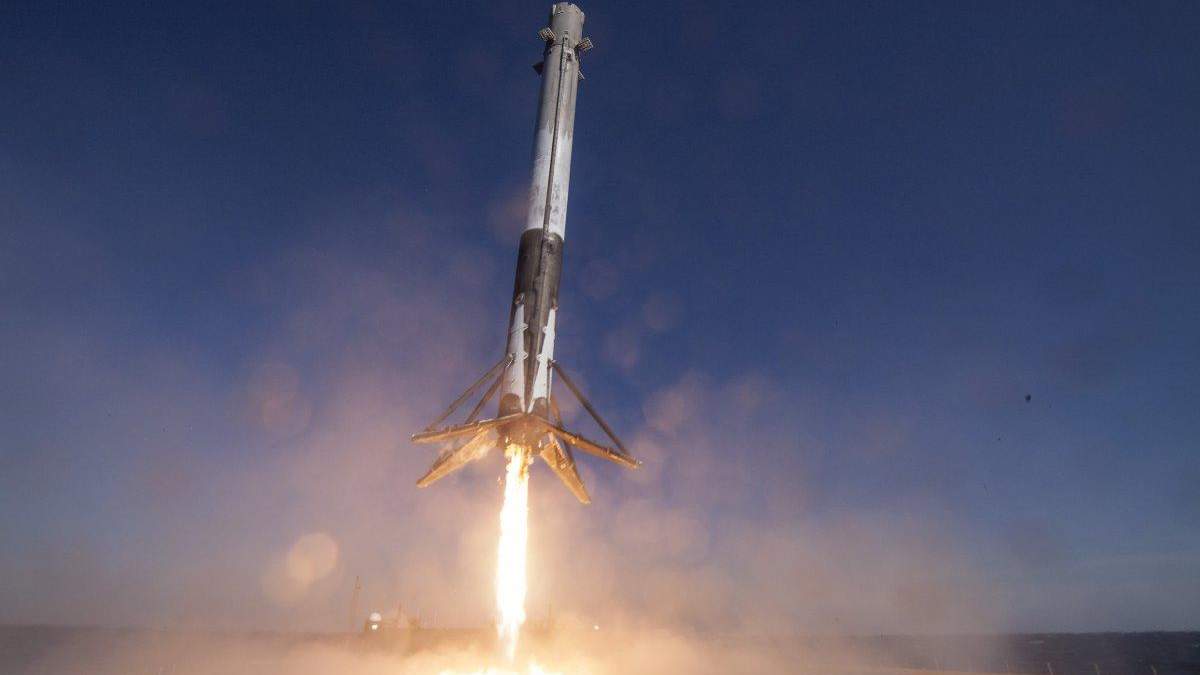 Ракета Илона Маска Falcon 9 взорвалась во время испытаний