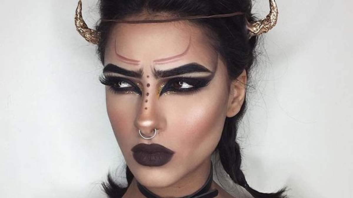 Девушка воспроизвела знаки Зодиака с помощью обольстительного макияжа: фото