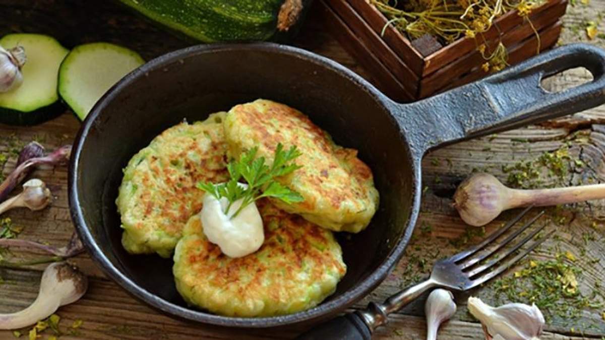 Душистые оладьи из кабачков: вкусный рецепт блюда