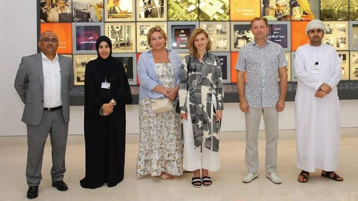 Олена Зеленська відвідала офіційну зустріч в Омані у шльопанцях: фото Олена Зеленська відвідала офіційну зустріч в Омані у шльопанцях: фото