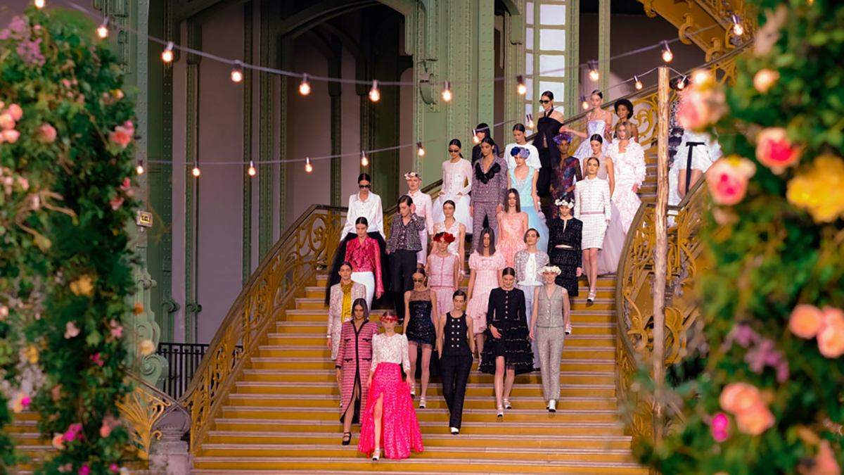 Кутюрний показ Chanel весна-літо 2021: фото і відео