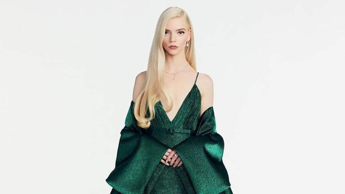 Аня Тейлор-Джой в изумрудном платье Dior Couture: фото