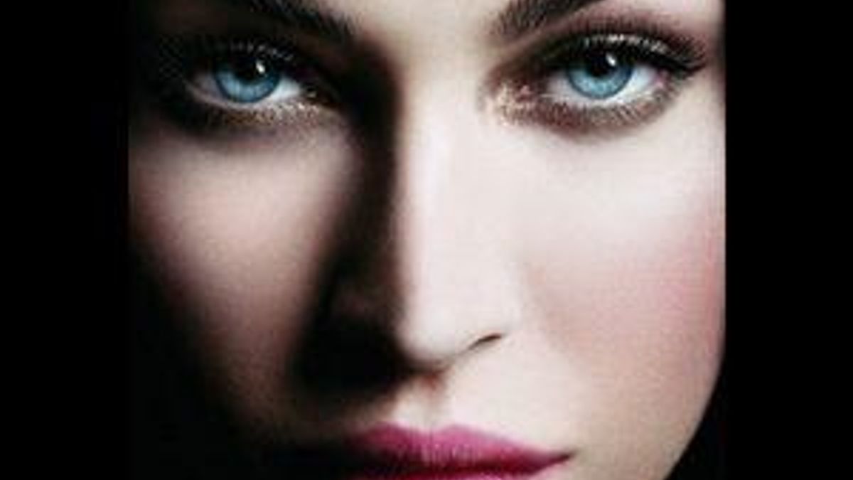 Лицо красоты: Меган Фокс снялась в рекламе косметики Giorgio Armani (ВИДЕО)