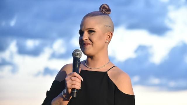 Донька скандального Осборна вдягнула вишиванку і поклала око на Україну: з'явились фото Донька скандального Осборна вдягнула вишиванку і поклала око на Україну: з'явились фото