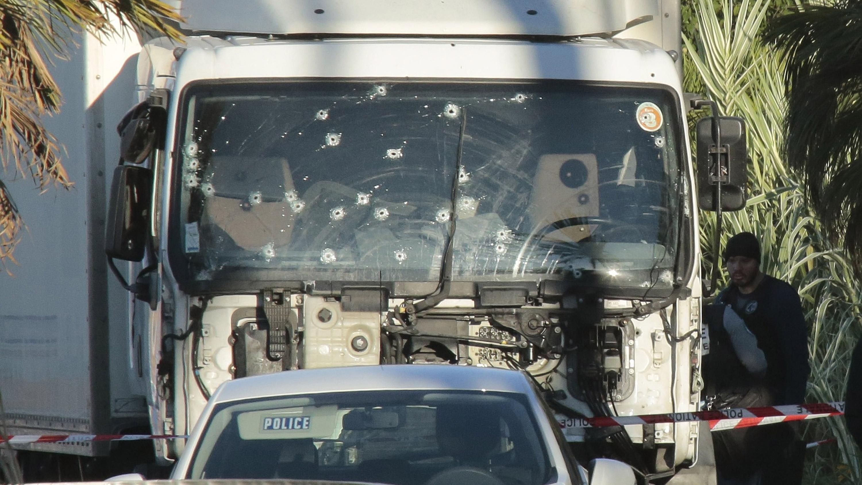 Теракт у Ніцці: селфі допомогло затримати підозрюваного