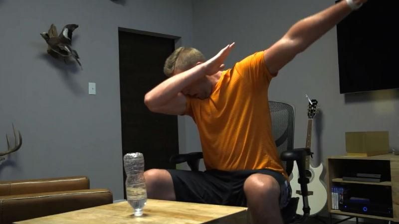 Що можна зробити з пляшкою води: нетипова розвага Що можна зробити з пляшкою води: нетипова розвага