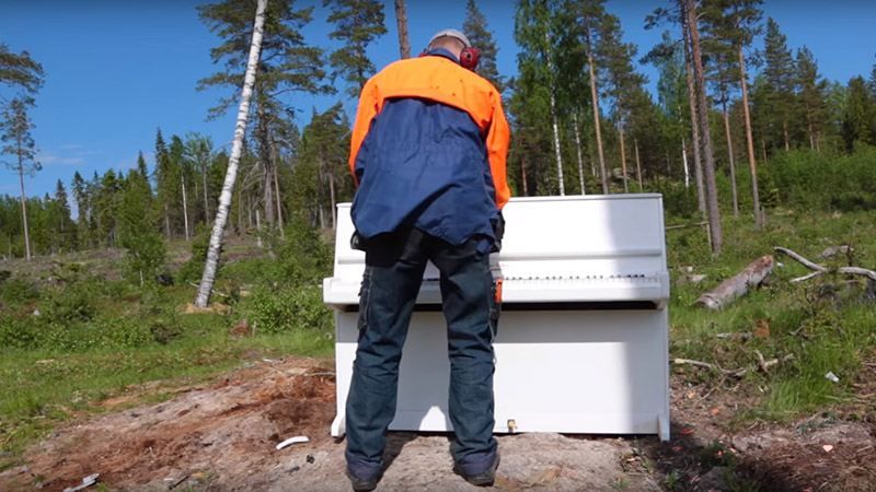 Блогер показав, як ефектно підірвати піаніно Блогер показав, як ефектно підірвати піаніно