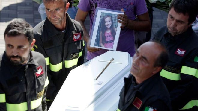 Землетрус у Італії: зворушливого листа написав рятувальник до дівчинки, що загинула