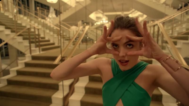 Известный режиссер снял необычную и шокирующую рекламу духов Известный режиссер снял необычную и шокирующую рекламу духов