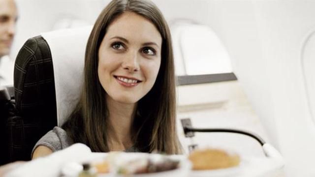 Нюансы питания на борту: как не остаться голодным в небе Нюансы питания на борту: как не остаться голодным в небе