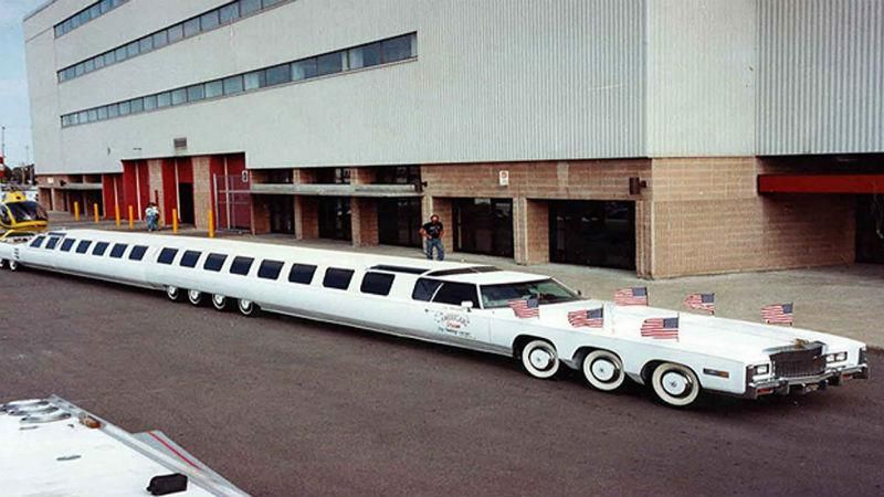 Джакузі, басейн та вертолітний майданчик: як виглядає найдовший лімузин у світі Джакузі, басейн та вертолітний майданчик: як виглядає найдовший лімузин у світі