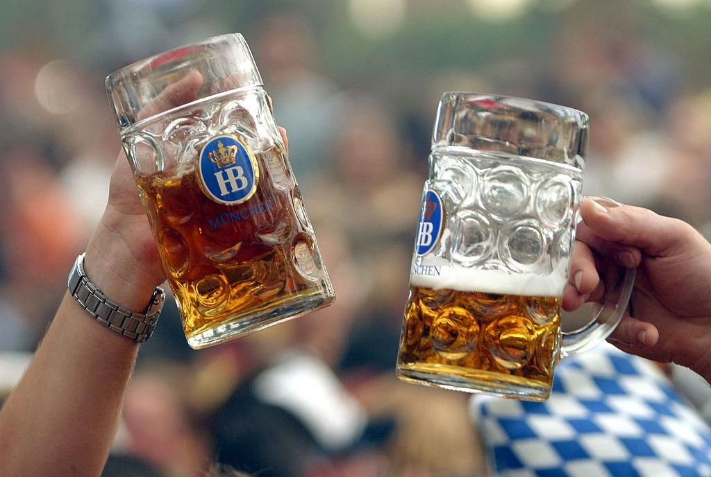 Ученые выяснили, почему от пива растет живот