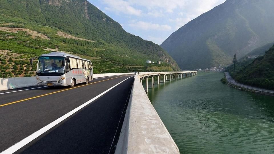 В Китае испытали "певческое шоссе"