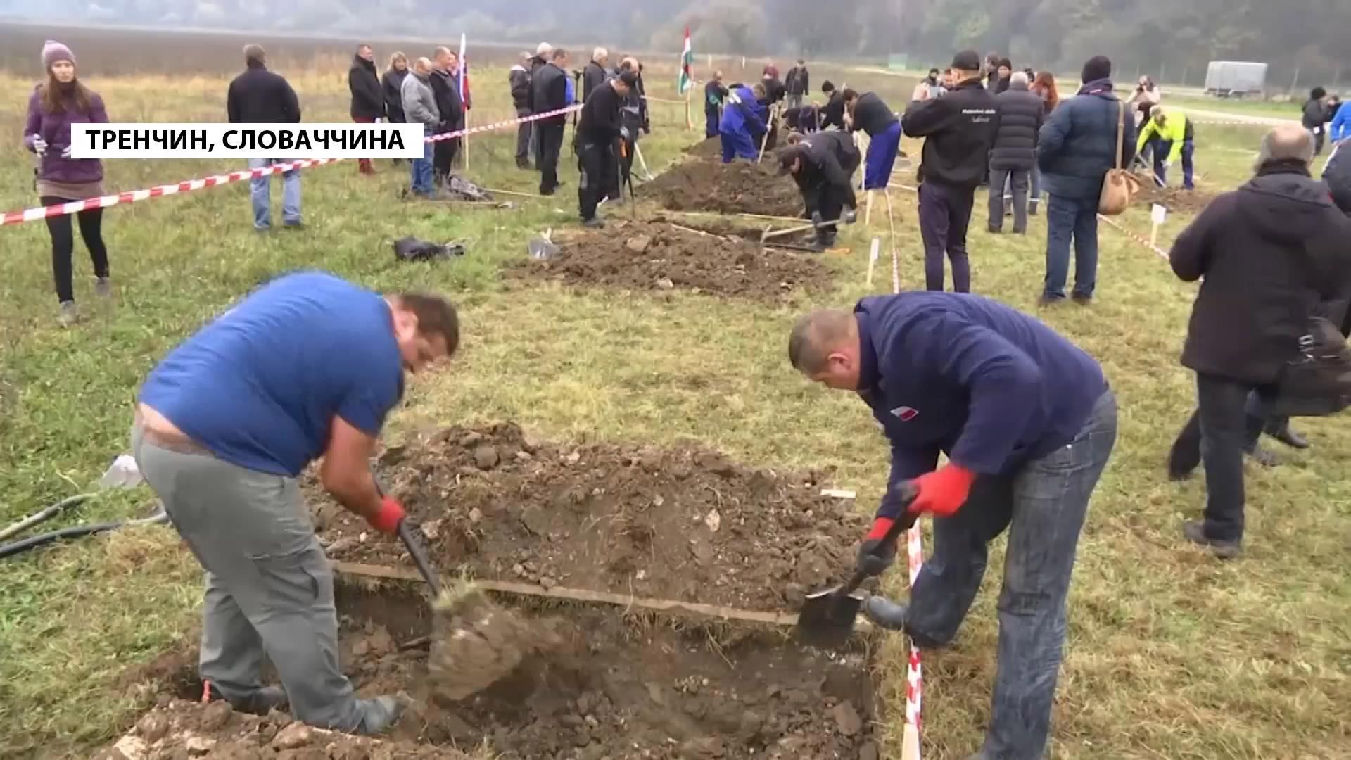 Хто швидше викопає могилу: в Словаччині влаштували змагання серед гробарів