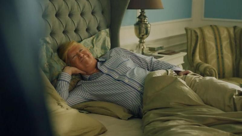 Німці зняли дотепну рекламу з Обамою і Трампом в одному ліжку Німці зняли дотепну рекламу з Обамою і Трампом в одному ліжку