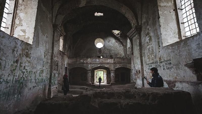 Едва живой, – как украинский замок превращается в руины