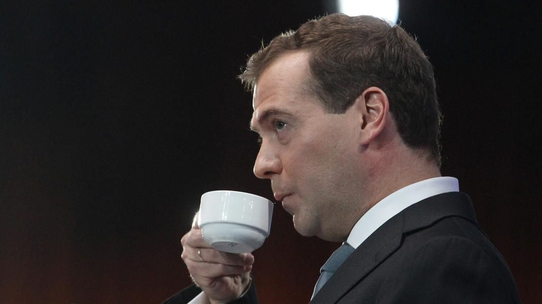 Медведев предложил русифицировать американо