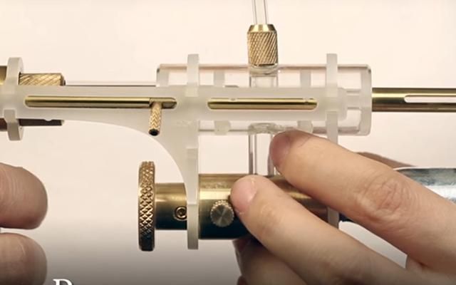 Студентка створила рушницю, що стріляє сльозами Студентка створила рушницю, що стріляє сльозами