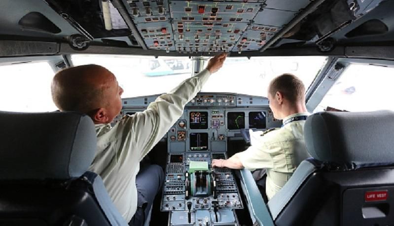 Пілоти розповіли 5 секретів, які зацікавлять пасажирів літаків