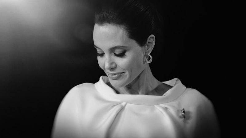 Джоли не заботится о здоровье и снова стремительно худеет, – СМИ Джоли не заботится о здоровье и снова стремительно худеет, – СМИ