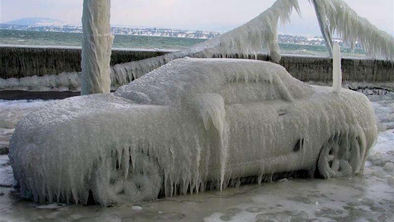 Что нужно иметь с собой в машине зимой: важные советы Что нужно иметь с собой в машине зимой: важные советы