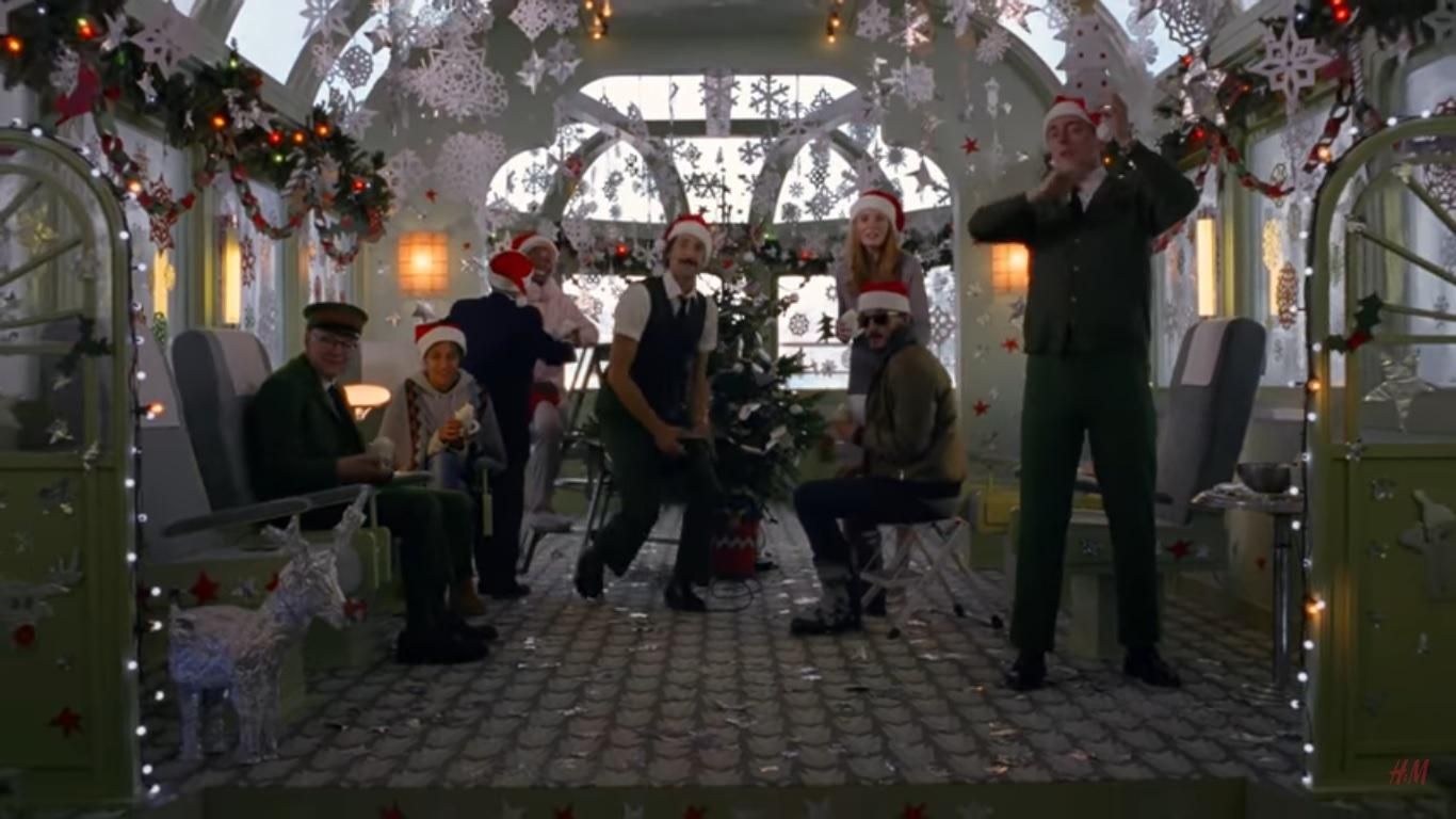Уэс Андерсон снял новый рекламный шедевр о Рождестве Уэс Андерсон снял новый рекламный шедевр о Рождестве