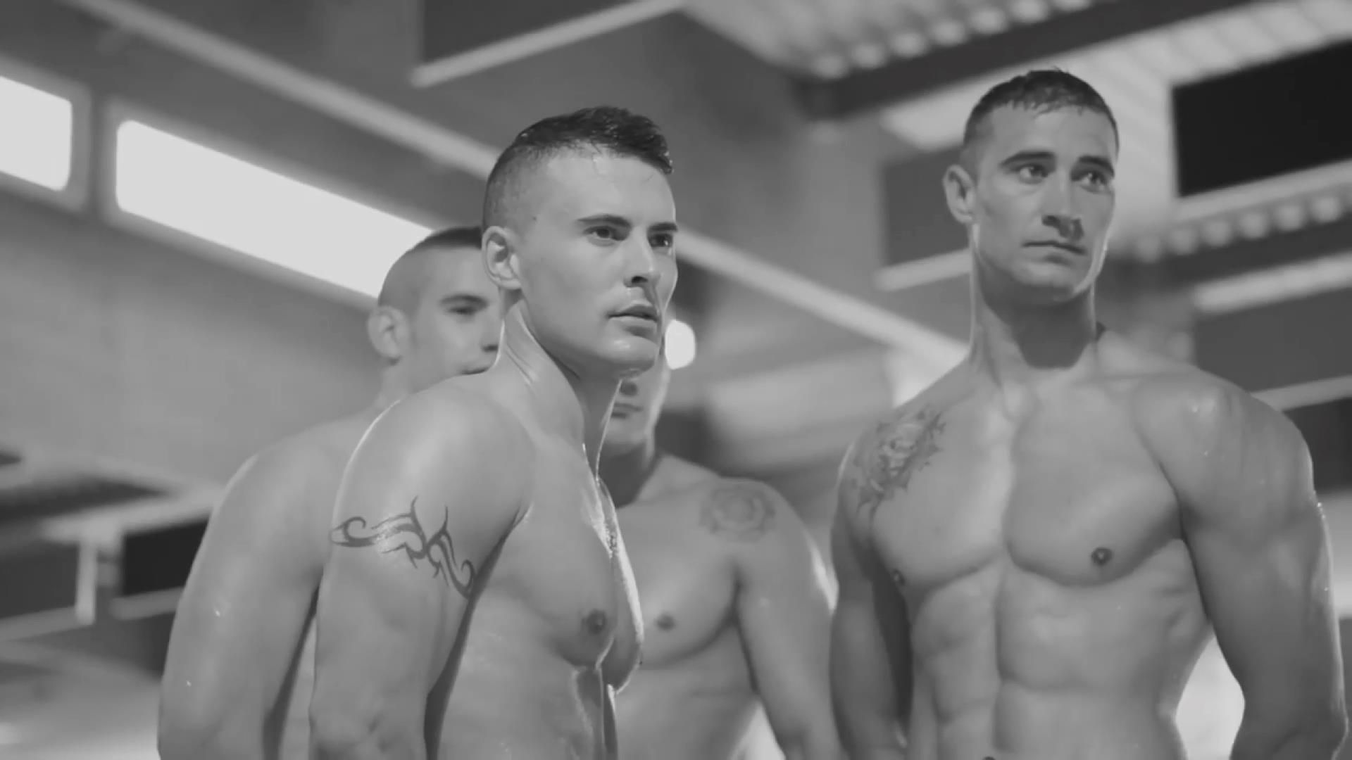 Сексуальный календарь обнаженных пожарных: будет горячо Сексуальный календарь обнаженных пожарных: будет горячо