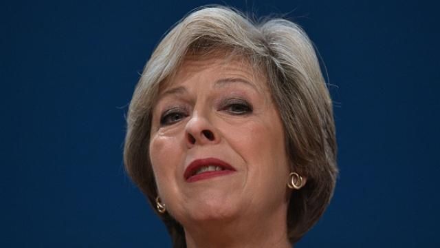 Британская премьер удивила фотосессией в дорогущих кожаных штанах