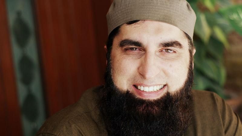 Відомий пакистанський шоумен загинув у моторошній авіакатастрофі Відомий пакистанський шоумен загинув у моторошній авіакатастрофі