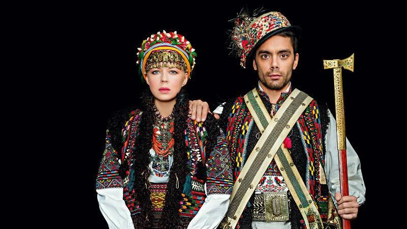 ONUKA, Шуров та Роговцева приміряли автентичне українське вбрання