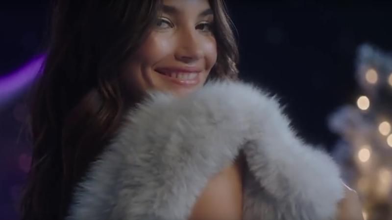 Ангели Victoria's Secret випустили спокусливе новорічне відео 