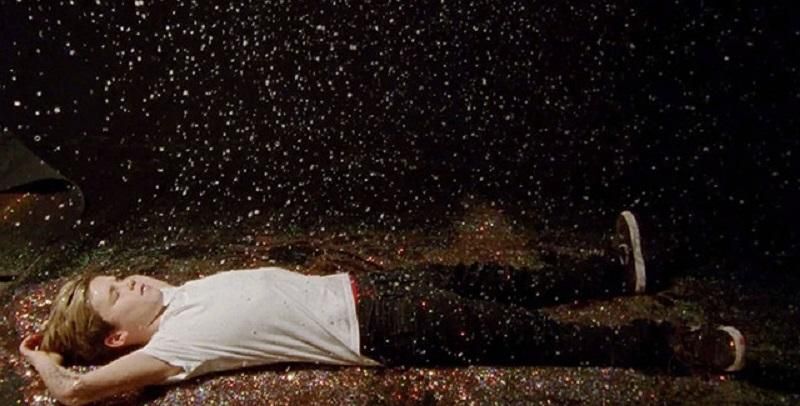 Сын Дэвида Бекхэма снял в первом клипе свою семью Сын Дэвида Бекхэма снял в первом клипе свою семью