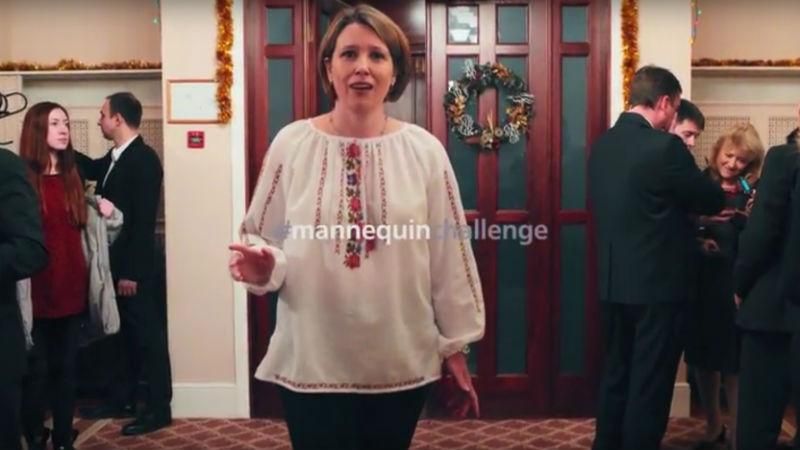 Британский посол мило поздравила украинцев, использовав популярный флешмоб Британский посол мило поздравила украинцев, использовав популярный флешмоб