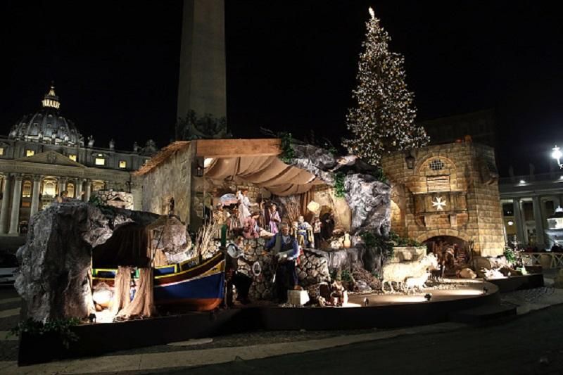 В очікуванні чуда: як виглядають святкові площі у різних куточках світу В очікуванні чуда: як виглядають святкові площі у різних куточках світу
