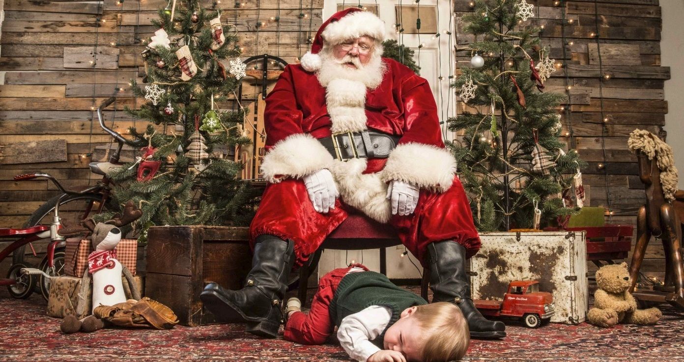 Плохой Санта: смешные фото детей, которым праздник не в радость