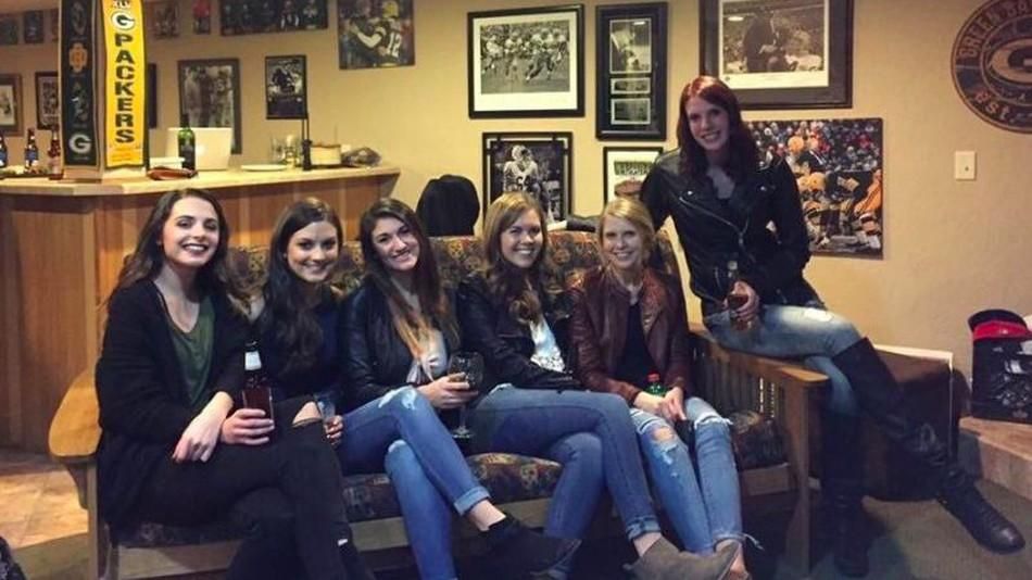 Курьез интернета: куда пропали ноги девушки с фото Курьез интернета: куда пропали ноги девушки с фото