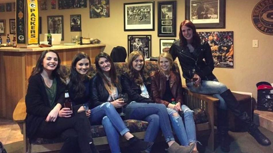 Курьез интернета: куда пропали ноги девушки с фото