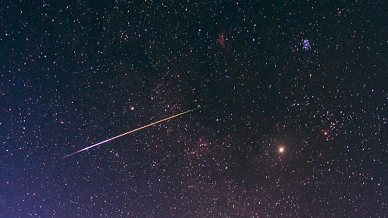 По 100 метеорів на годину нестимуться над Землею 