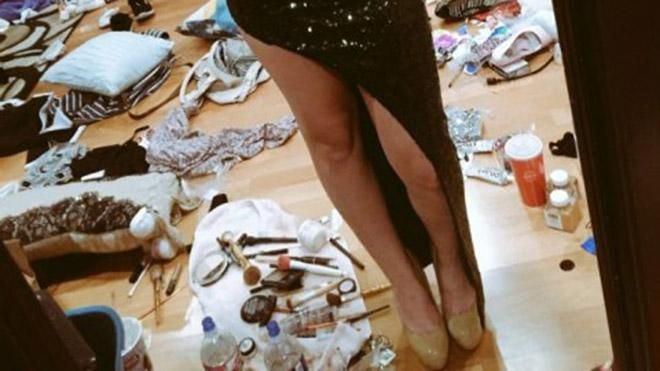 В мережі висміяли селфі американки через дивний бекграунд В мережі висміяли селфі американки через дивний бекграунд