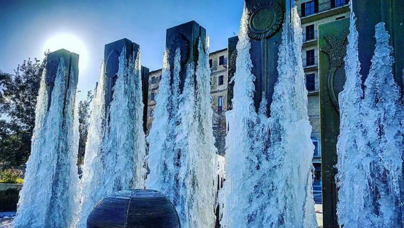 Уникальные кадры – в Италии внезапно замерзли фонтаны