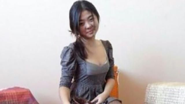 Откуда у девушки третья нога: сеть покорила новая загадка Откуда у девушки третья нога: сеть покорила новая загадка