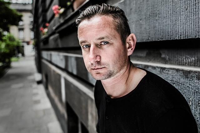 Жадан дотепно відповів на заяву Медведчука про війну та літературу Жадан дотепно відповів на заяву Медведчука про війну та літературу