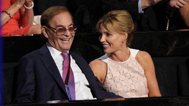 Известная украинская модель поужинала с вице-президентом Трампа Известная украинская модель поужинала с вице-президентом Трампа