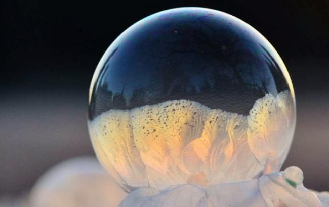 Як замерзає мильна бульбашка: з'явилось неймовірне відео