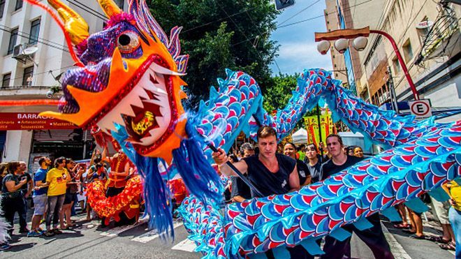 Як у світі відзначають китайський Новий рік: яскраві фото Як у світі відзначають китайський Новий рік: яскраві фото