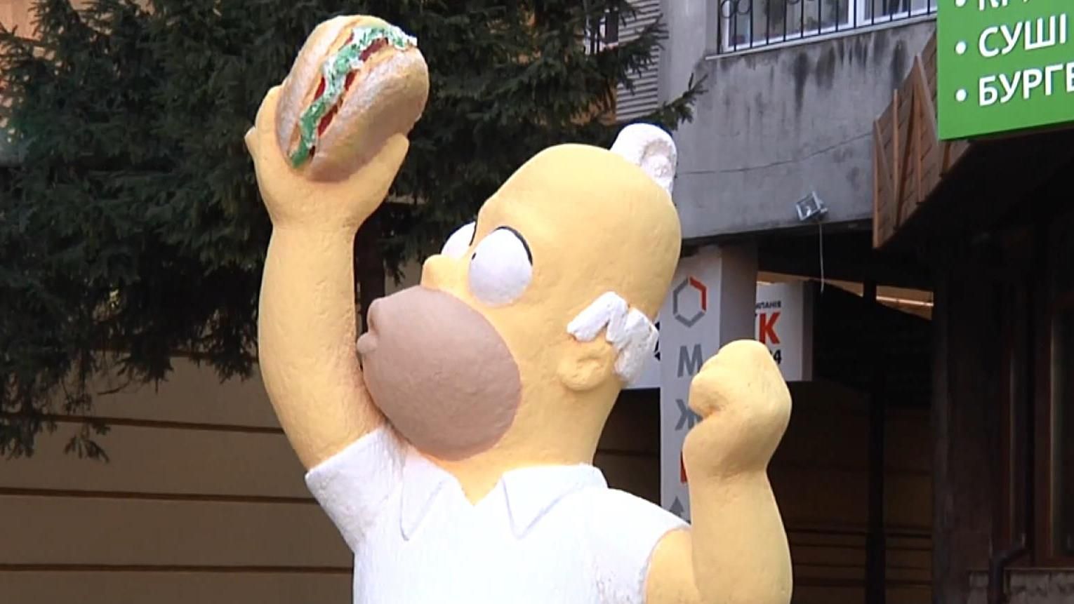 Первый в мире памятник Гомеру Симпсону установили в Украине Первый в мире памятник Гомеру Симпсону установили в Украине