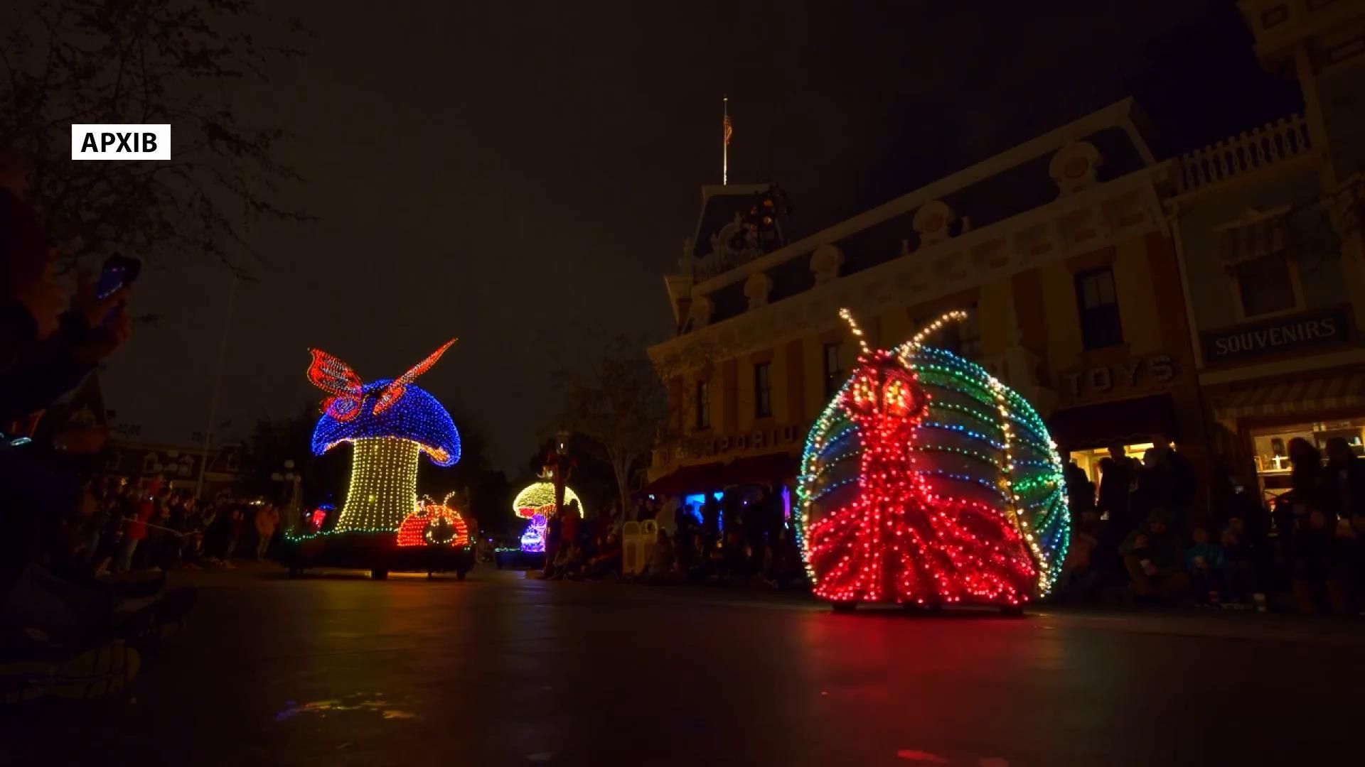 Необычный парад проведут в Диснейленде Необычный парад проведут в Диснейленде
