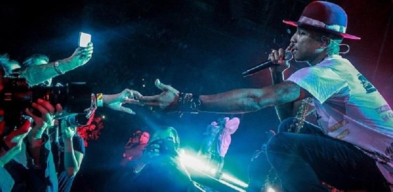 Популярний співак став батьком трійні Популярний співак став батьком трійні