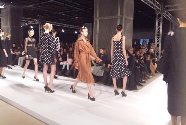 Жена украинского футболиста показала новую коллекцию одежды